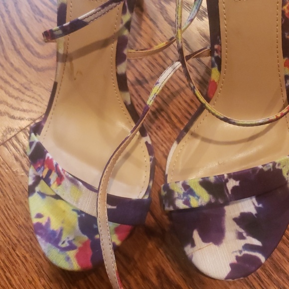 Multi Color Heel - Picture 3 of 4